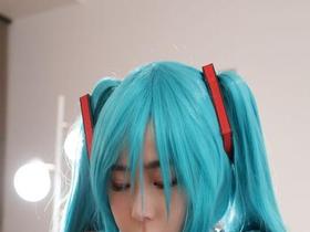 同人AV　巨乳ガチオタレイヤー上手くハメてまんまとエロ撮影!! サンプル動画サムネイル